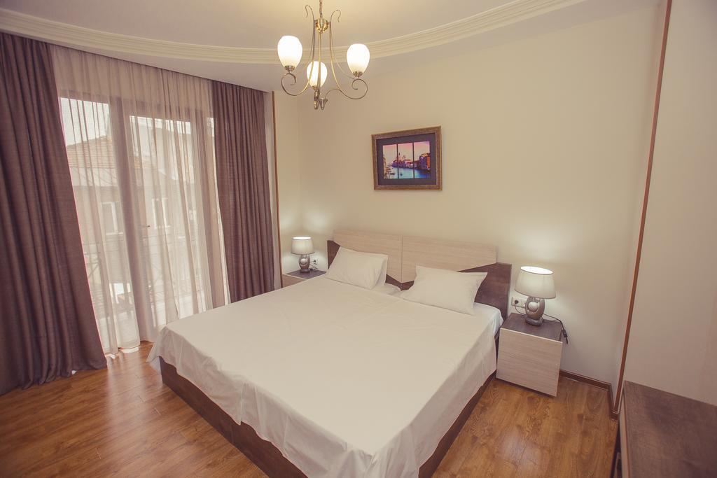 Royal Venezia Hotel Batumi Habitación foto